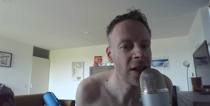 Exhibi gay NL: Asmr sussurrava e geme