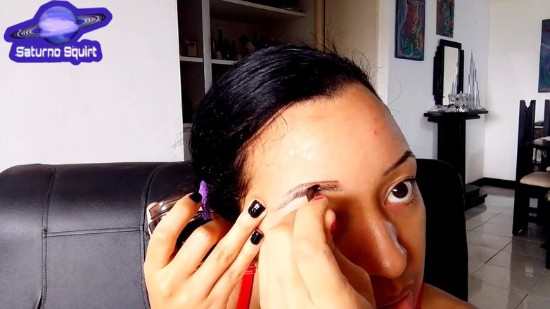 Saturno Squirt: Maquiagem tutorial pintando sobrancelhas e terminou com intensa masturbação clitóris...