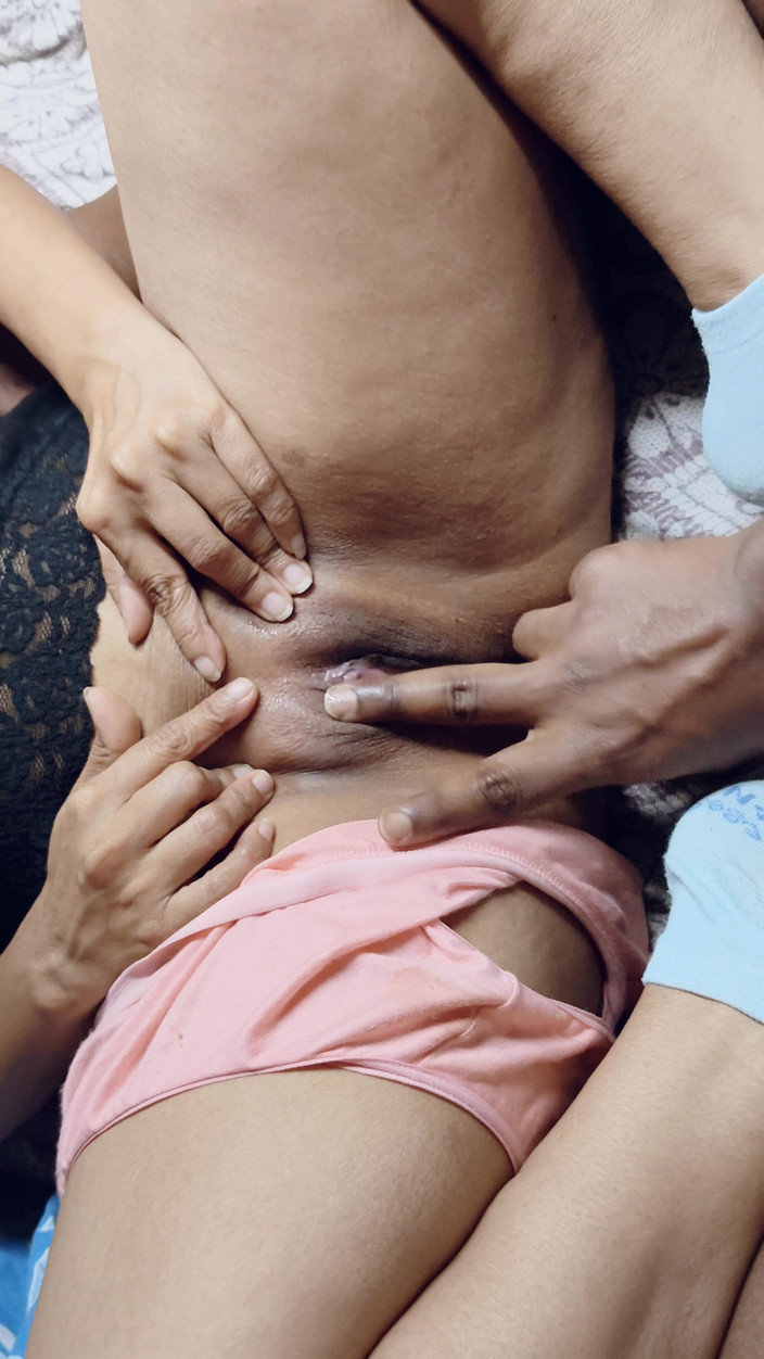 Trisha Hotness: Styvsyster närbild figurering fitta