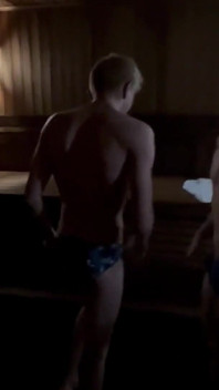 Caras com paus grandes se divertem na sauna, um cara com um pau grande fodeu um cu apertado