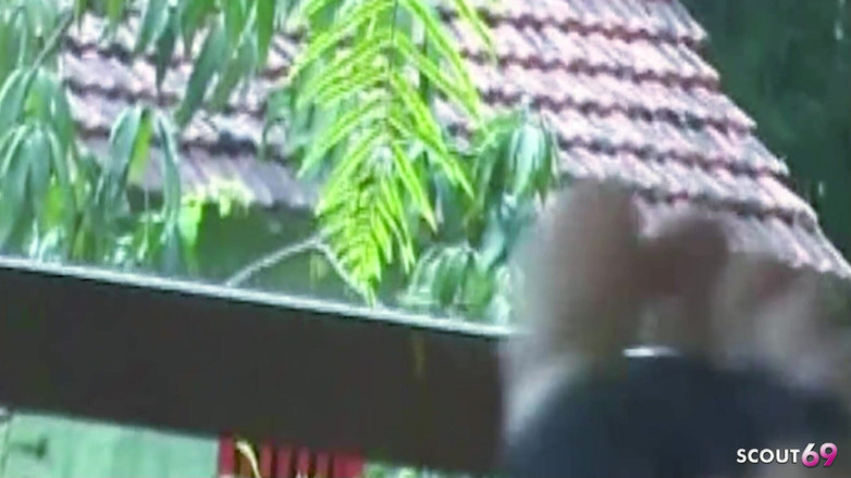 Shemale TS Collection: Блондинка з великими цицьками транссексуал Летісія відтрахана анально на відкритому повітрі у відпустці