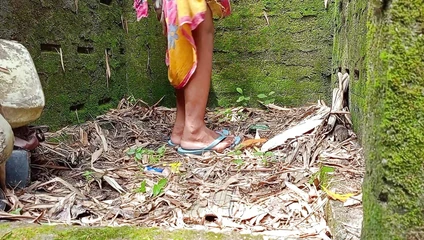 Dogrupali69: Outdoor Bathroom Aunty Sex