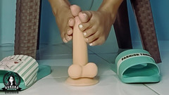 Queen Aurora: Cvičení footjob