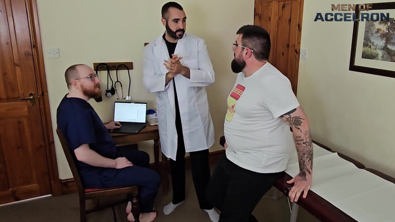 Wallace Accelron: Bear Checkup Hole Stretching