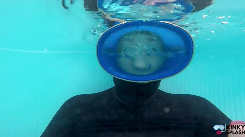 UKCuteGirl Lucy Lauren: Feticcio della maschera per immersione subacquea: inondando la mia maschera...