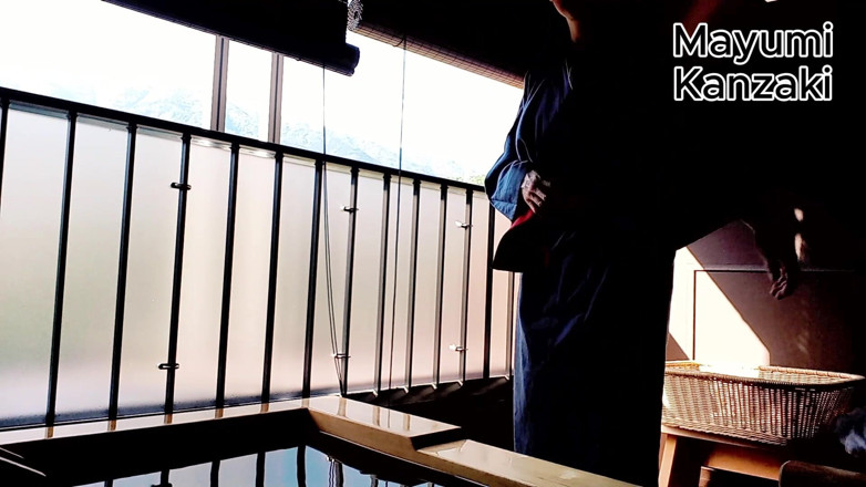 Mayumi Kanzaki: A Married Woman Taking a Bath in a Hotel Room