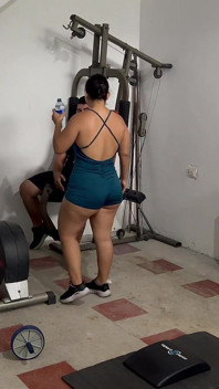 Tidak Ada Orang Lain Di Gym, Jadi Mereka Menyerah Pada Godaan