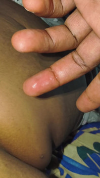 Dia tahu persis bagaimana membuatku tersenyum, memerah, dan melupakan segalanya di sekitarku