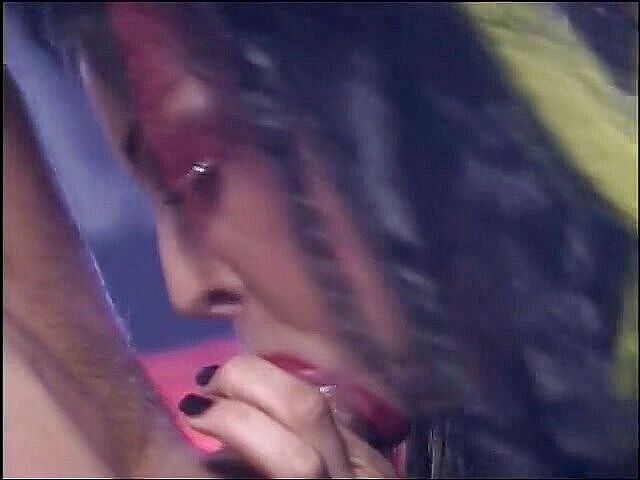 Xtime Network: Deri giymiş esmer sürtük çok sert sikiliyor - 2 sahne 1'de