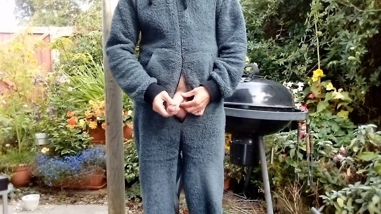 Rockardglans: Rockardglans Outdoor Onesie Wank for Neighbors