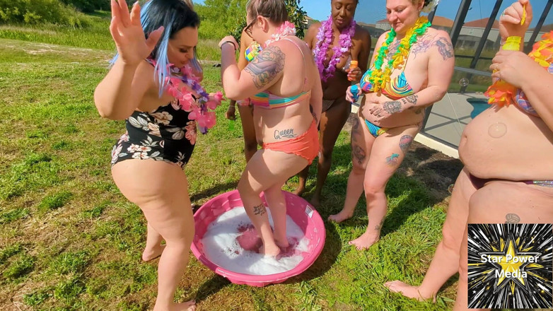Savanna star: Bubbly Barefoot Babes Wet &amp; Wild Foot Fetish Fun