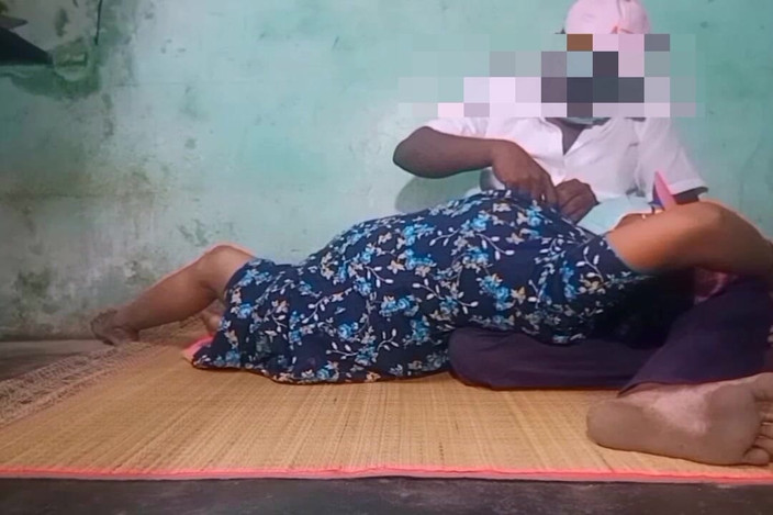 Priyanka314: Indická desi vesnická kráska tetička kouří v domě Woner