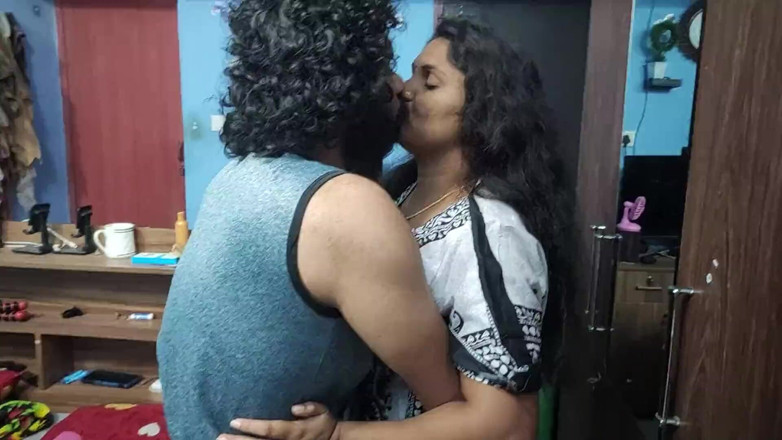 Vaigavarun45: Mallu College Teacher Hot Romantic Hard Fuck in Nighty with...