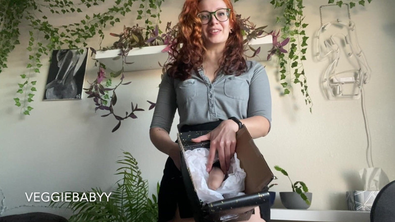 Veggiebabyy: Bos futa membolehkan kamu nyepong kontolnya di dalam kotak