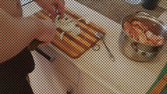 Lizaveta: Pomohla mému manželovi v kuchyni s ovocem. Šukala se obrovskou hruškou...