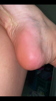 KiffaFeet: Algum dia pode ser você esfregando meus pés na minha...