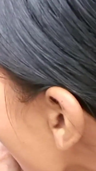 Racy chicas asiáticas se acarician hasta que su polla está dura y lista para follar