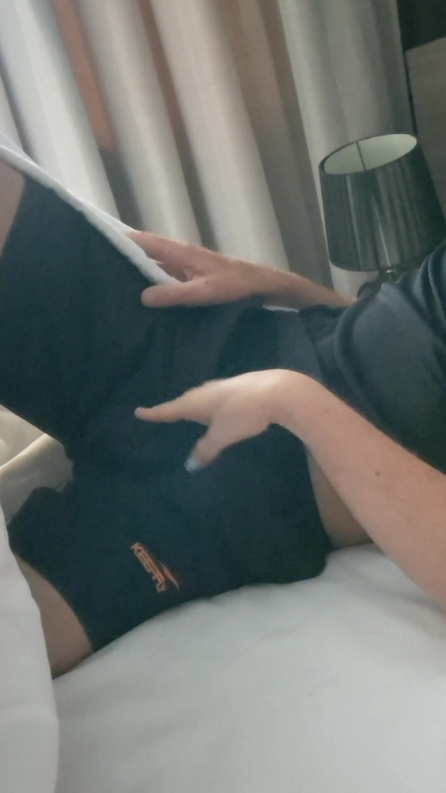 What's Hiding Under Here? (Sweet Scottish sub) What's Hiding Under Here? (Sweet Scottish sub)