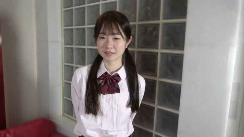 japan banana: 18. une beauté japonaise mince en uniforme. Elle suce et...