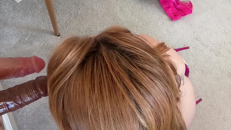 Lily kink: Hai chàng trai song tính tưởng tượng