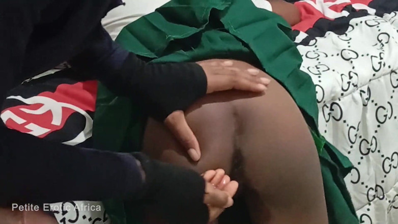 Petite Erotic Africa: 흑인 대물 자지에게 따먹히는 흑인 대물