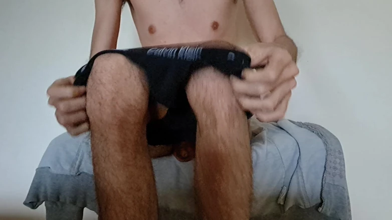 Esteban Williams: Gemendo latino twink cummin ' muito 4u