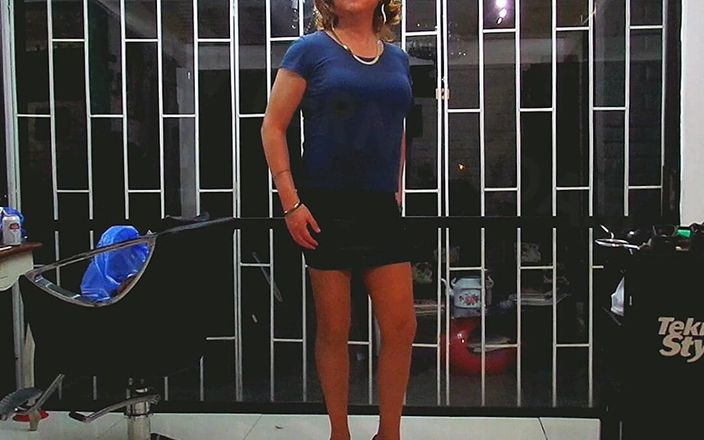 HectorChile1969: Travestito Fernanda Gomez in un salone di capelli