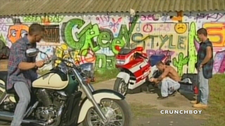 FRENCH AMATORS SEXTAPES: Lo motociclista etero scopa all'aperto