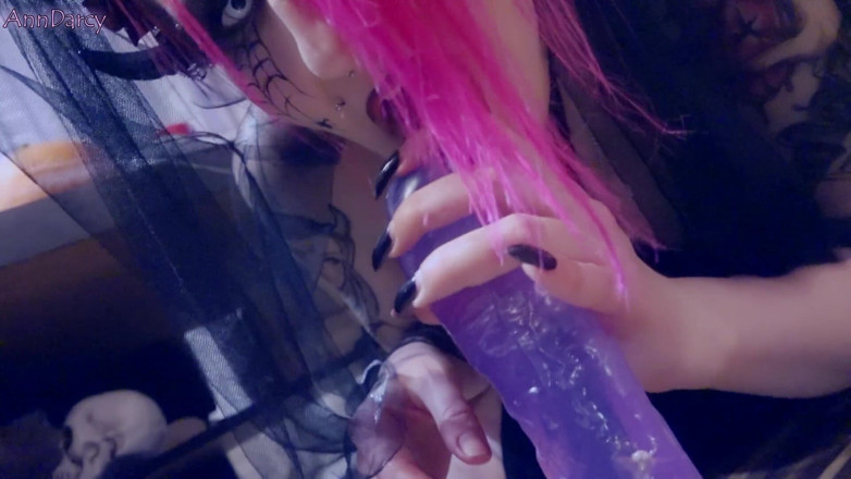 Ann Darcy: Succubus dívka jezdí na robertku a má orgasmus