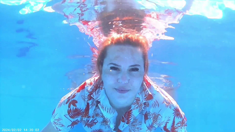 Emeli: Long Breath Holding Underwater