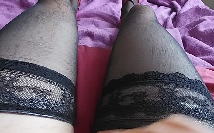 Cindy Belfast: Sissygasm in mutandine e tacchi rosa
