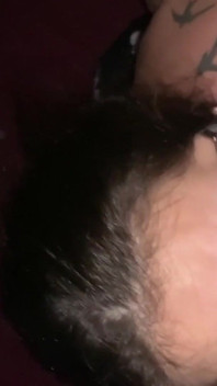 Scritto da camila vegas munge il suo grosso cazzo e ingoia tutto