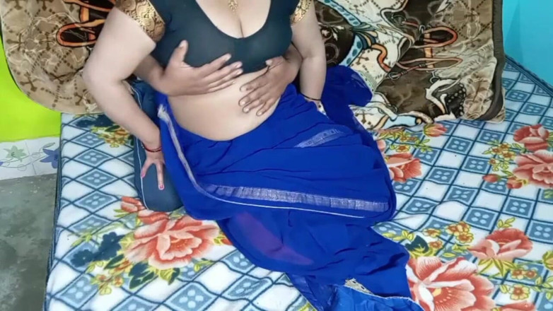 Manjushukla: Bhabhi mới gợi cảm trong màu xanh sari.