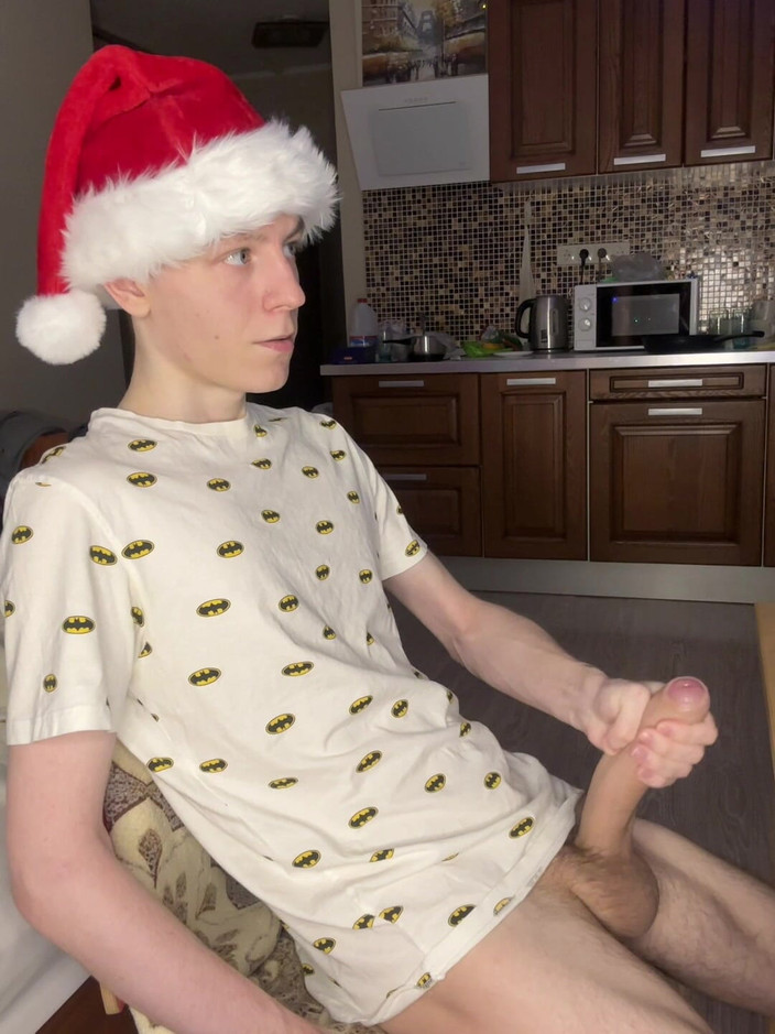 Morflot24: 淫荡的单人表演用精液淹没 twink abs