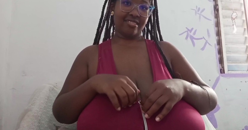 Angel Big B: Bermain dengan payudara besarku, sayang