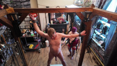 The Izars: Majikan izar dengan kostum lateks di penjara bawah tanah bagian 2