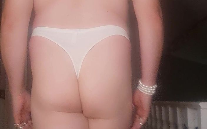 Victoria Lecherri: प्रशंसक के लिए सफेद पैंटी की मॉडलिंग!