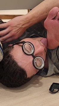 Nerd Computer Technician Worships Kiffa’s Feet Under the Table