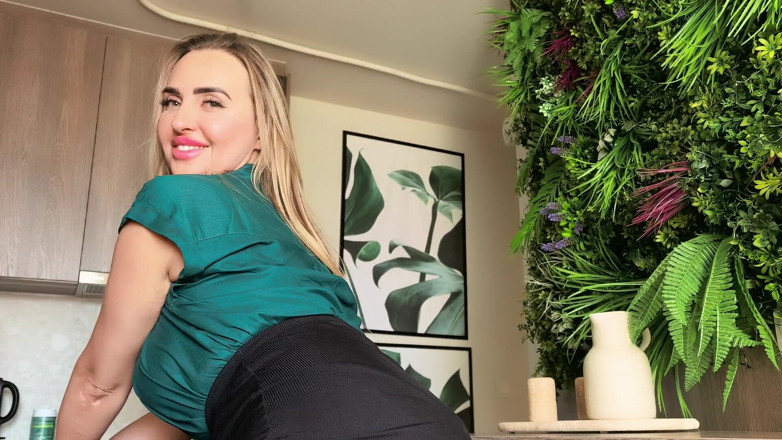 Goddess Lena: Heels Teasing