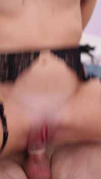 La Mia Ragazza Bionda Non Mi Permetterà Di Giocare Ai Videogiochi, Vuole Che La Scopi - Birdie