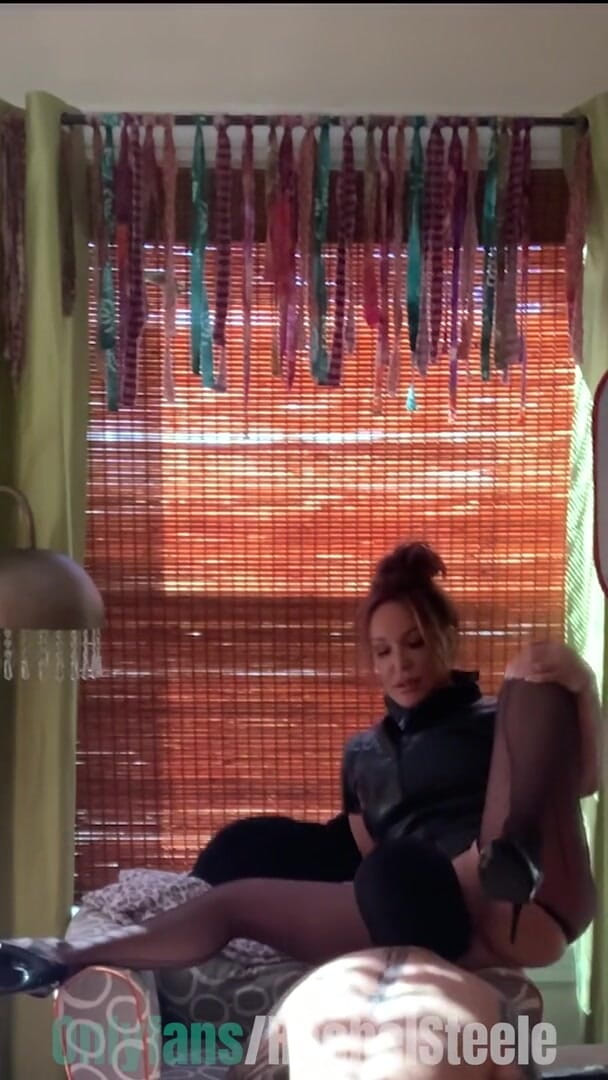 Rachel Steele: Dominantní macecha