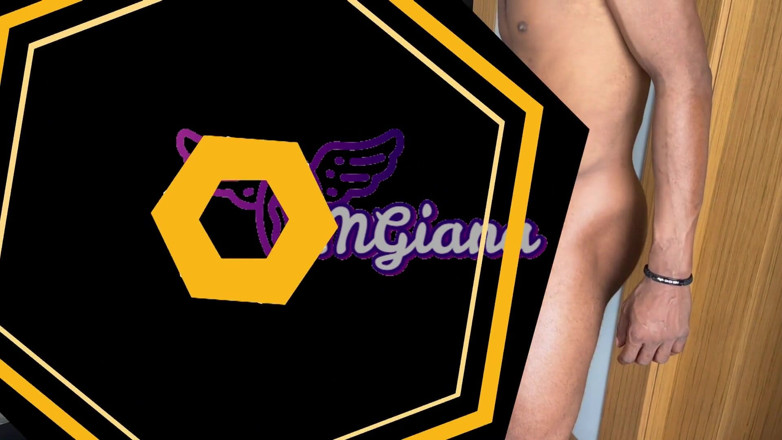 OMGiana Uncensored: ジアナがホテルの部屋で仮面をかぶった見知らぬ男に乱暴なフェラチオをする