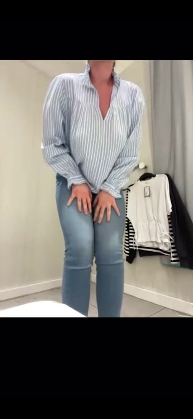 JuiceLussie: Hard Fucking in Fitting Room