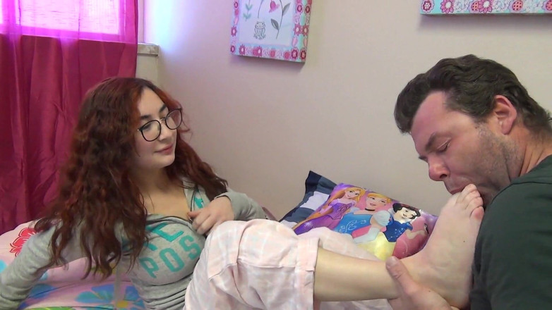 Jerky Girls: Alexis Ortiz Foot Job Explosion Featuring Alexis Ortiz