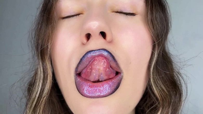 Rarible Diamond: Delikatna Giantess Sticky Kiss POV
