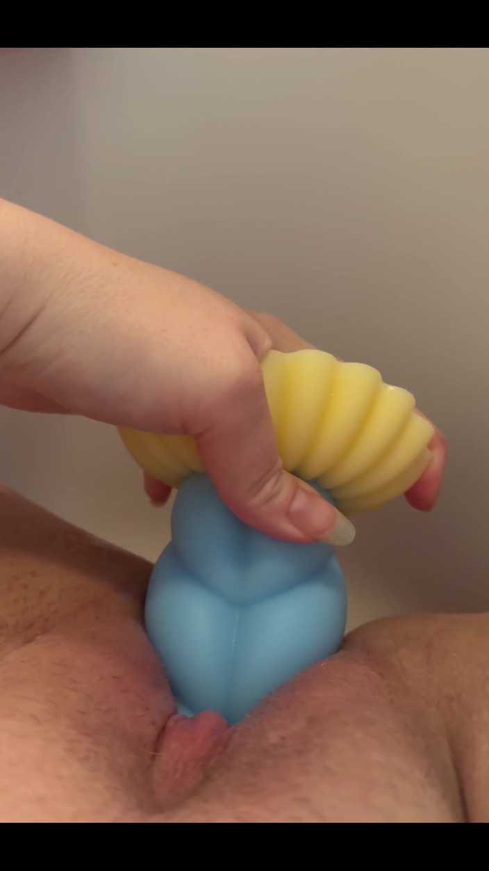Naughty Mila: Pokud chcete vidět, tato kundička se plní, víte, co dělat