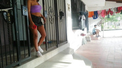 SAMANTA: Saya mempunyai jiran baru, dia datang ke rumah saya untuk...