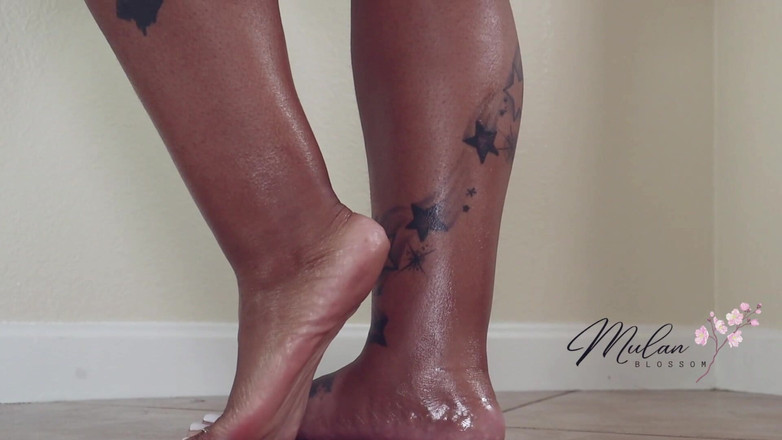 Mulan Blossom: Škádlení bosého olejem