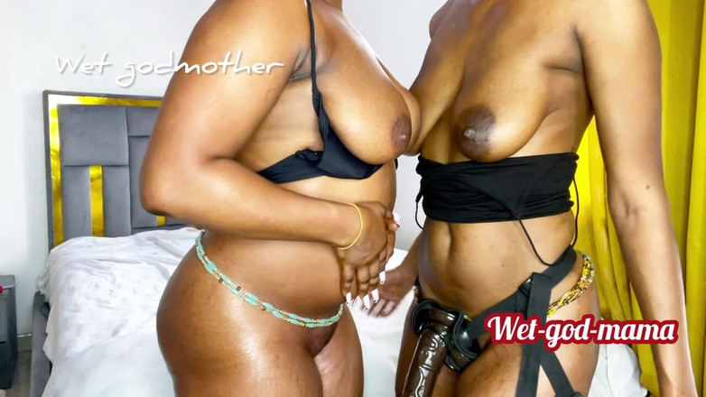 WetGodmother: 섹시한 레즈 섹스를 위해 만나는 여친