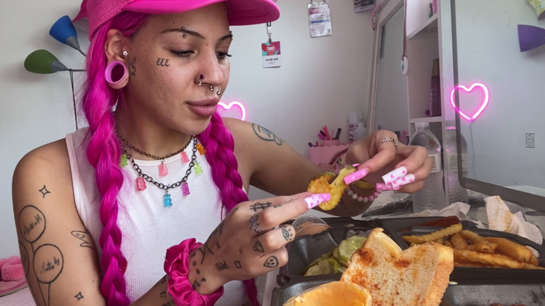 Nali Marie: Spicy Food Mukbang Vlog Extra Hot Mozzarella Sticks